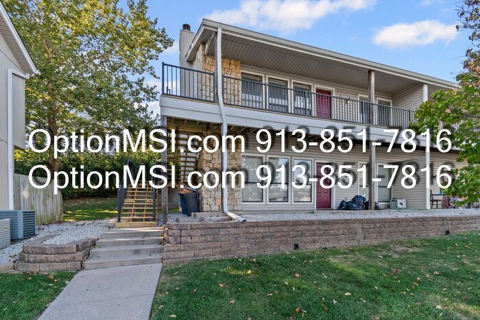 3701 NE 72nd St in Gladstone, MO - Building Photo