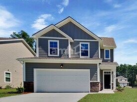 308 West St in Moncks Corner, SC - Building Photo