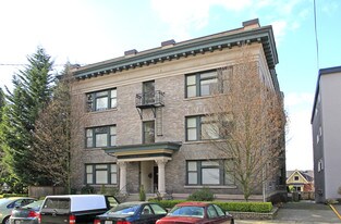 Seward Apartments in Seattle, WA - Building Photo