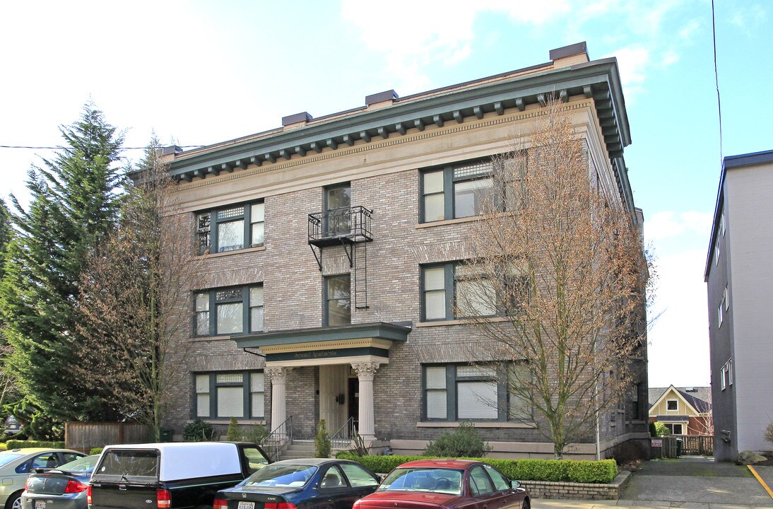 Seward Apartments in Seattle, WA - Foto de edificio