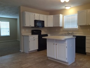 717 Breakers Ln in Fortville, IN - Building Photo - Building Photo
