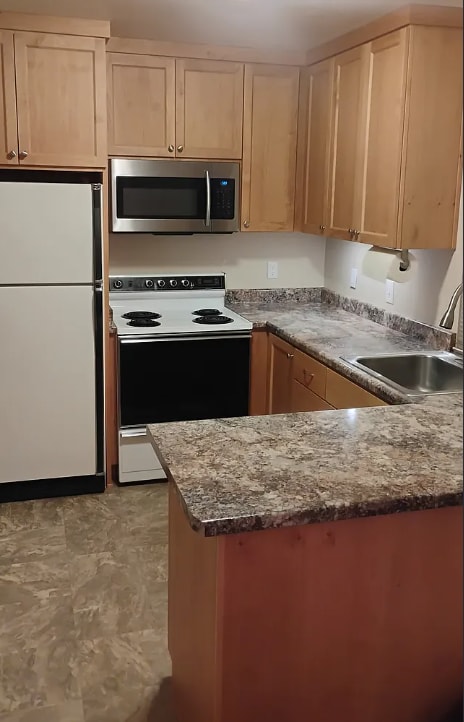 8732 Woodman Way in Sacramento, CA - Building Photo - Building Photo