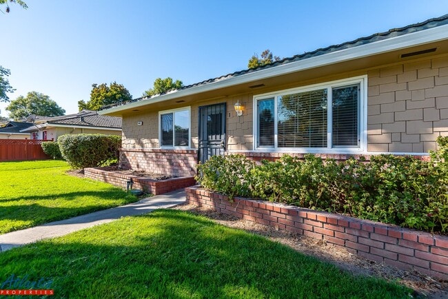 property at 5653 Playa del Rey