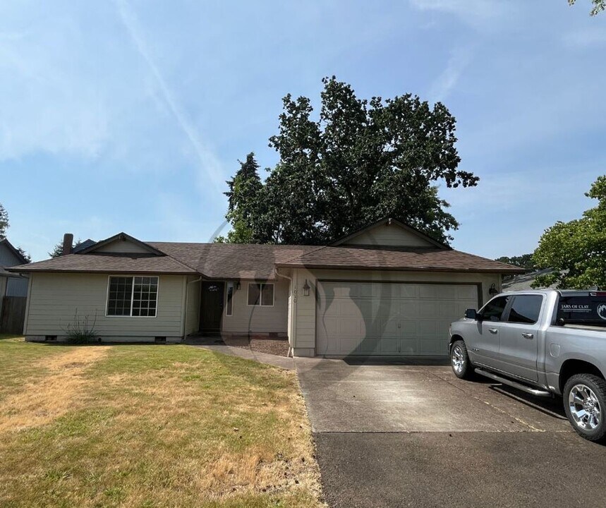 1010 37th Ave SW in Albany, OR - Building Photo