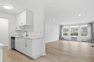 821 Douglas Ave in Minneapolis, MN - Building Photo