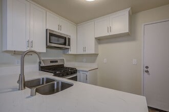 Hoover Street Residences in Los Angeles, CA - Building Photo - Interior Photo