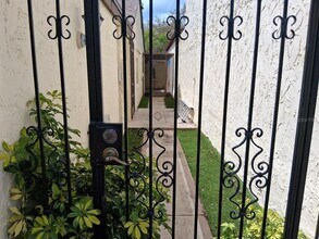 12213 Saddle Strap Row in Hudson, FL - Building Photo - Building Photo