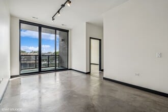 1645 Milwaukee Ave, Unit 302 in Glenview, IL - Foto de edificio - Building Photo
