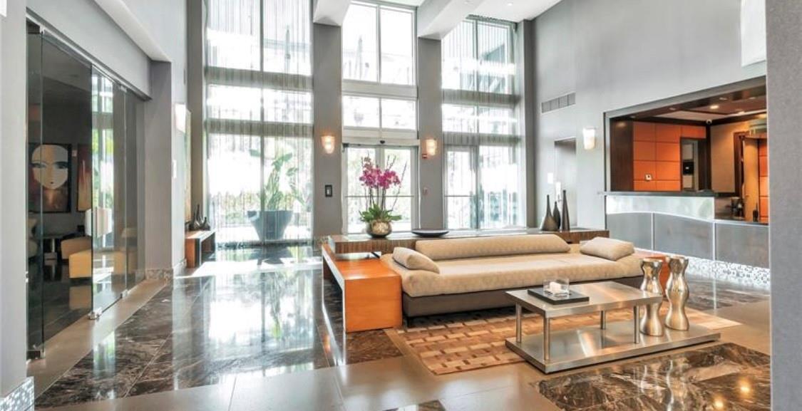 9401 Collins Ave, Unit 402 in Surfside, FL - Building Photo
