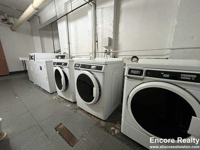 1144 Commonwealth Ave in Boston, MA - Building Photo - Building Photo