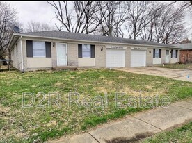 7817 Southfield Dr in Southport, IN - Building Photo