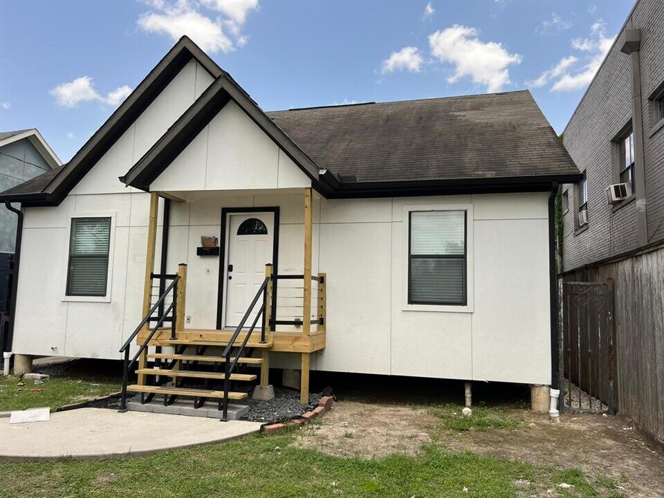 1904 Davis St in Houston, TX - Building Photo
