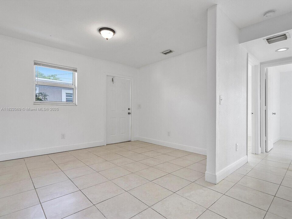 821 NW 5th Ave in Hallandale Beach, FL - Building Photo