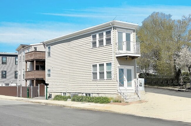 1043 Winthrop Ave, Unit 2
