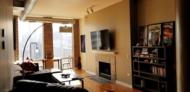 720 N Larrabee St, Unit 1602 in Chicago, IL - Building Photo - Building Photo