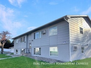 2 Bed 1 Bath Apartment in Sioux Falls, SD - Foto de edificio - Building Photo
