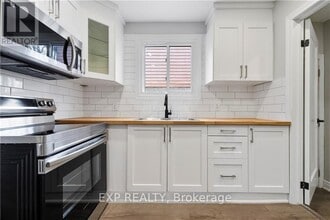 8059 Aintree Dr in Niagara Falls, ON - Building Photo - Building Photo