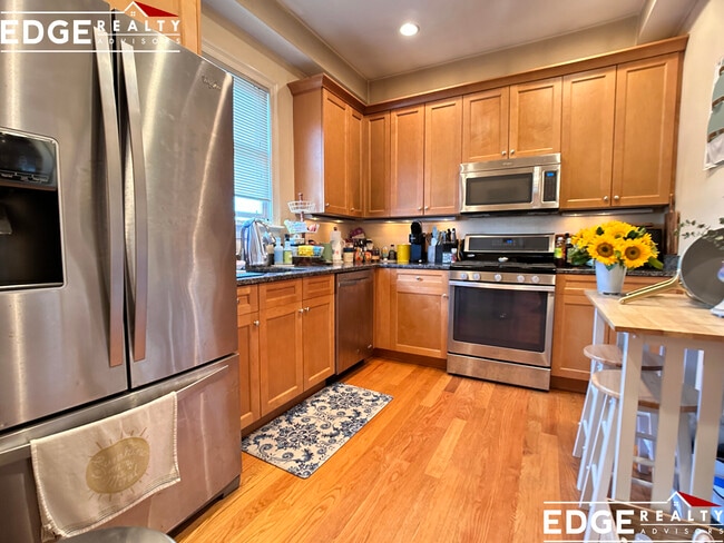 40 Carleton St, Unit 2