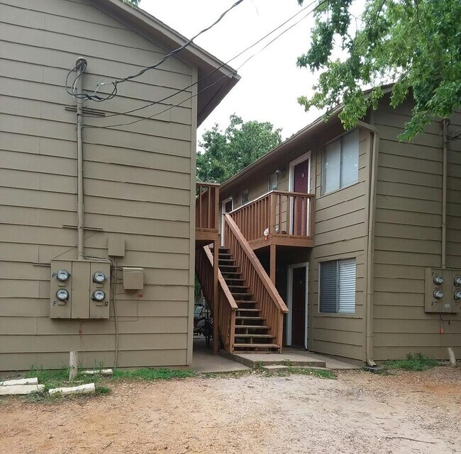 406 Foch St in Bryan, TX - Building Photo - Building Photo