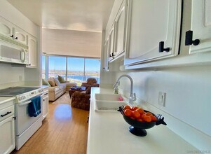 1820 Avenida Del Mundo in Coronado, CA - Foto de edificio - Building Photo