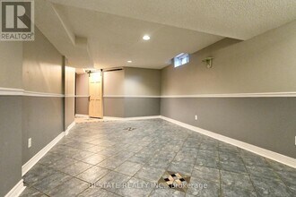 1627 Logandale Dr in Mississauga, ON - Building Photo - Building Photo