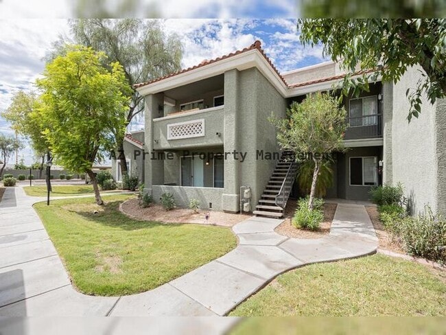 property at 2929 W Yorkshire Dr