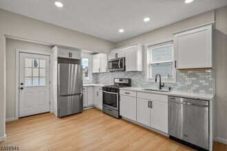 312 Park St, Unit 1 in Westfield, NJ - Building Photo - Building Photo