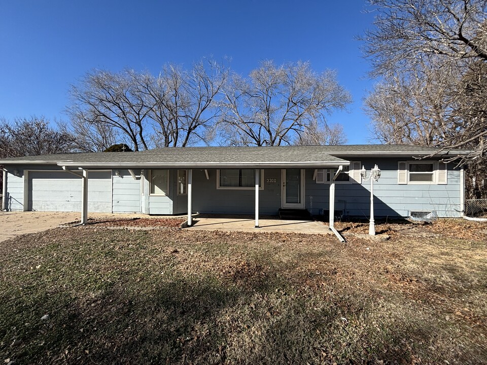 3300 W 8th St N in Wichita, KS - Building Photo