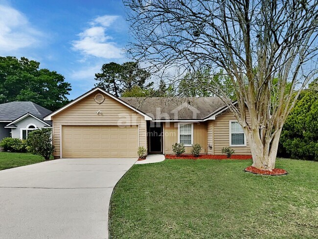 1736 Chandelier Cir W