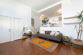 1001 Figueroa Terrace in Los Angeles, CA - Building Photo - Building Photo