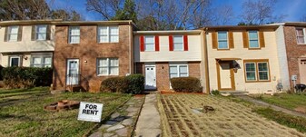 303 Roswell Commons Cir in Roswell, GA - Building Photo