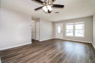 7983 Shadow Run Dr in Largo, FL - Building Photo - Building Photo