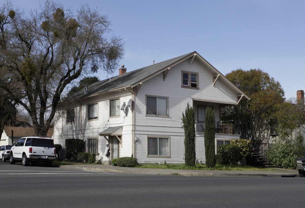 1300 C St in Napa, CA - Foto de edificio