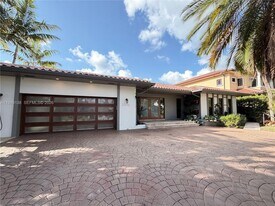 3200 NE 165th St in North Miami Beach, FL - Building Photo