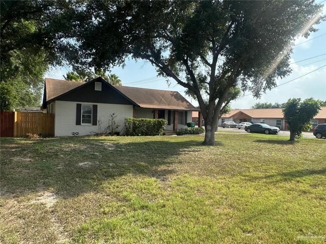 700 E Sam Houston Blvd in Pharr, TX - Building Photo - Building Photo
