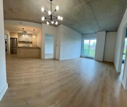 37 Brunswick Boul in Dollard-des-Ormeaux, QC - Building Photo - Building Photo