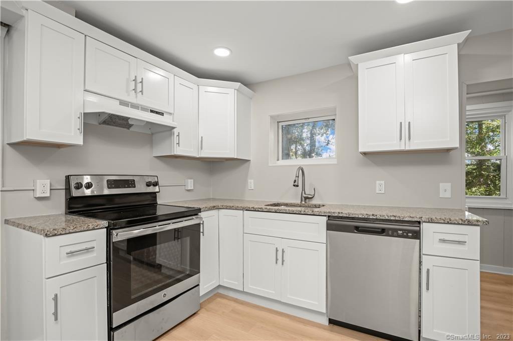 106 River Rd in Shelton, CT - Building Photo