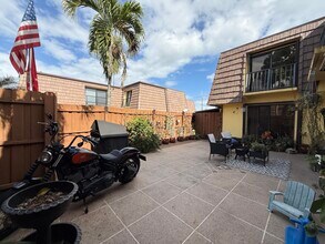 1021 Springdale Cir in Palm Springs, FL - Building Photo - Building Photo