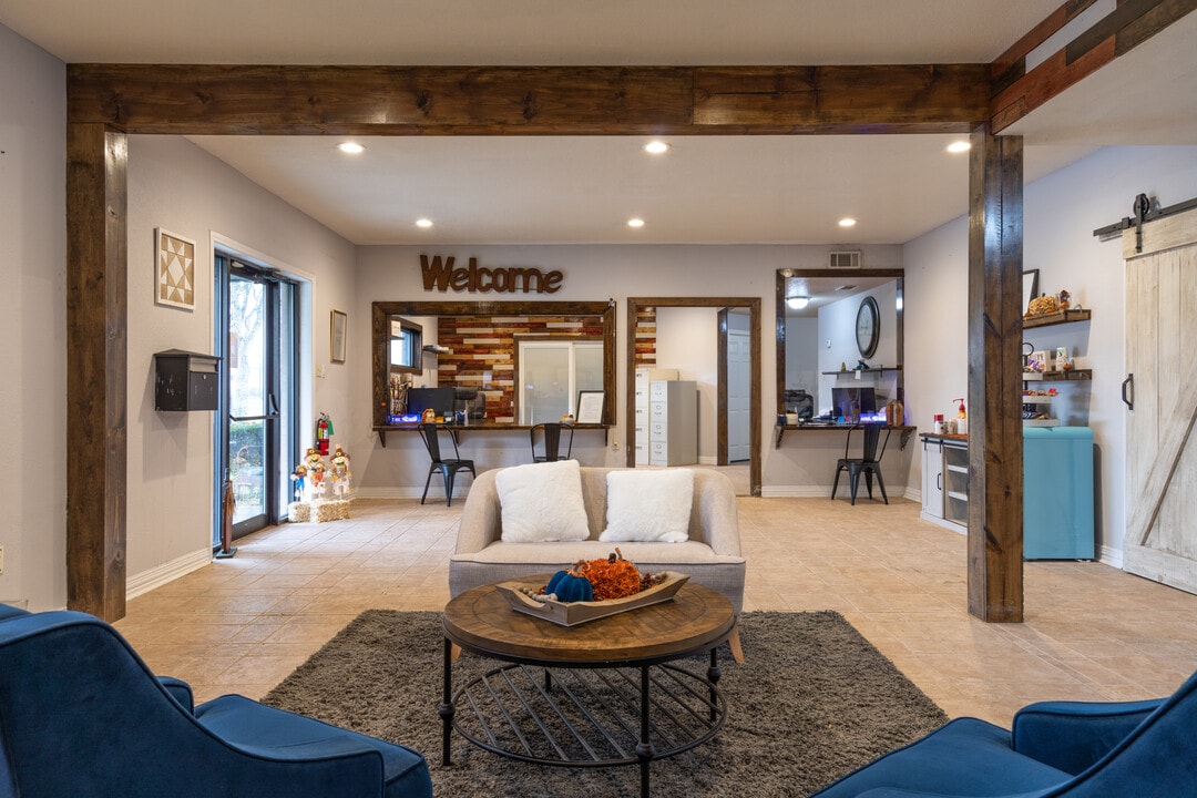 Country Village Apartments in Beaumont, TX - Foto de edificio