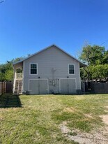 1021 W Shirley St in Stephenville, TX - Building Photo