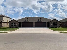 432 Red Robin St in Centerton, AR - Building Photo