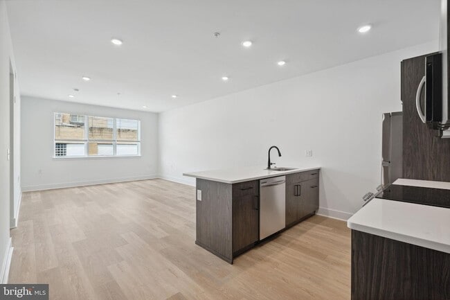 1419 W Grange Ave, Unit 410 in Philadelphia, PA - Building Photo - Building Photo