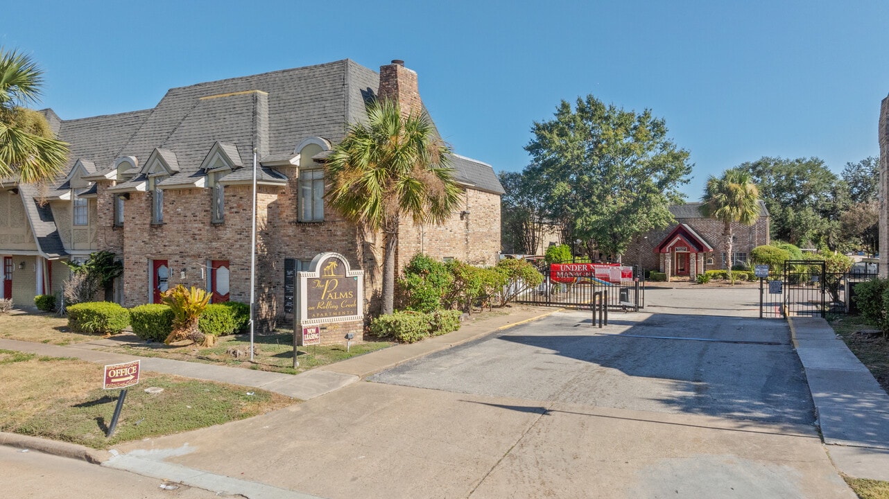 Palms on Rolling Creek in Houston, TX - Building Photo