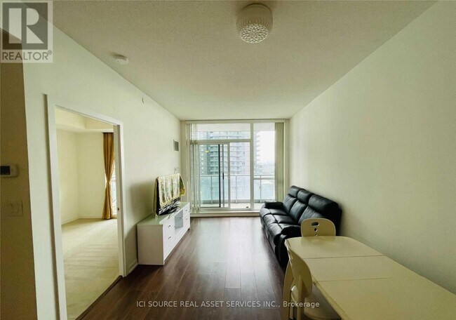 62-1562 Forest Manor Rd in Toronto, ON - Building Photo - Building Photo