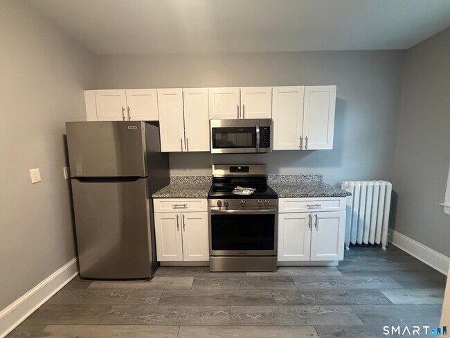 800 Farmington Ave in West Hartford, CT - Building Photo - Building Photo