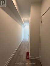 1 Fairview Rd E in Mississauga, ON - Building Photo - Building Photo