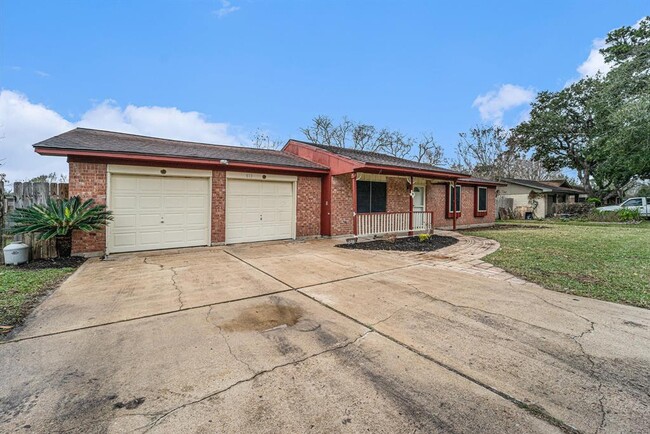 813 Texas Ave in League City, TX - Building Photo - Building Photo