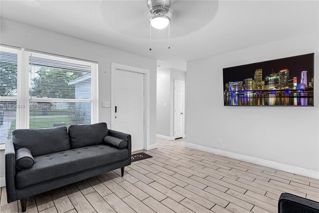 6660 Custer St in Hollywood, FL - Building Photo - Building Photo