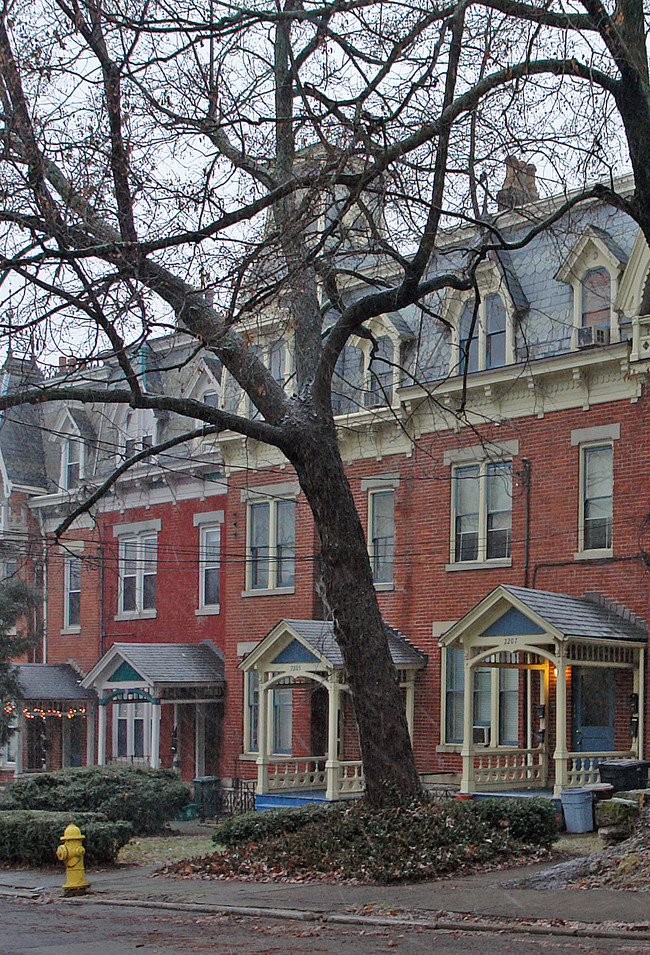 2205 Park Ave in Cincinnati, OH - Foto de edificio - Building Photo