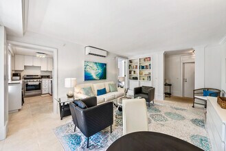 455 Worth Ave in Palm Beach, FL - Building Photo - Building Photo
